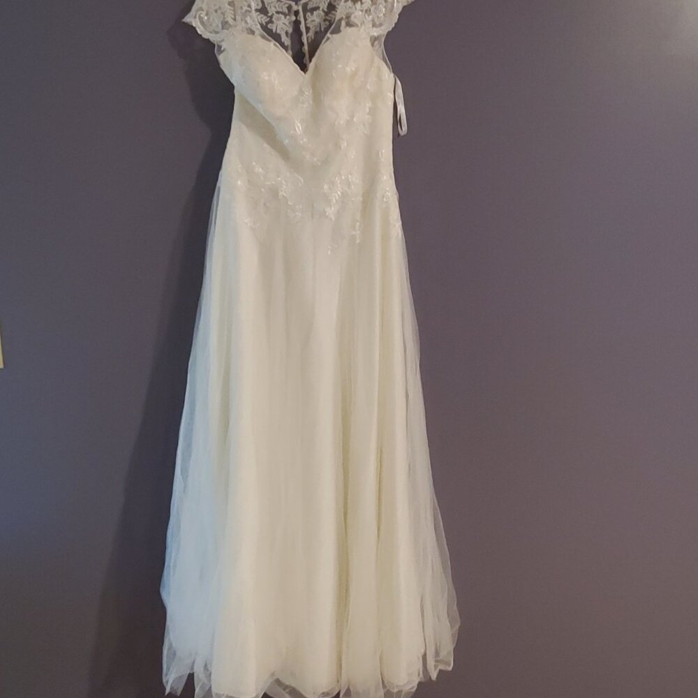 Wedding Dress - White - David's Bridal - New - Size 10 - Length 60 inches